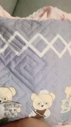 喜欢听古典音乐的巨乳大奶妹子完美露脸，自慰抠逼流了很多淫水 截图3