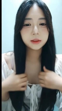 顶级BJ下海-卧蚕小网红【soeun】福利私拍，约啪自慰反差舔食吸茎艹穴抽插相当火爆 截图3