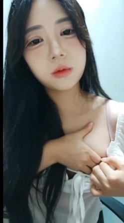 顶级BJ下海-卧蚕小网红【soeun】福利私拍，约啪自慰反差舔食吸茎艹穴抽插相当火爆 截图5