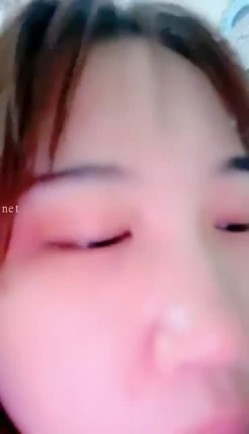 清纯学生妹下海~【十八岁大学生】，小妹子挺会玩，把自己都爽得喷尿了，青春气息扑面而来，爽死 截图14