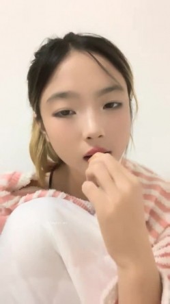 灌醉18岁的学生妹，【小乖7】，几瓶啤酒就喝醉了，被操了，娇喘喊着~快~快~快，清新小妹子被疯狂蹂躏，推荐 截图3