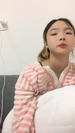 灌醉18岁的学生妹，【小乖7】，几瓶啤酒就喝醉了，被操了，娇喘喊着~快~快~快，清新小妹子被疯狂蹂躏，推荐 截图5