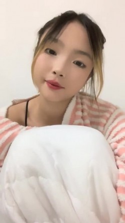 灌醉18岁的学生妹，【小乖7】，几瓶啤酒就喝醉了，被操了，娇喘喊着~快~快~快，清新小妹子被疯狂蹂躏，推荐 截图7