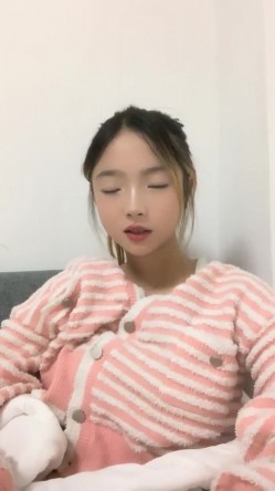 灌醉18岁的学生妹，【小乖7】，几瓶啤酒就喝醉了，被操了，娇喘喊着~快~快~快，清新小妹子被疯狂蹂躏，推荐 截图8