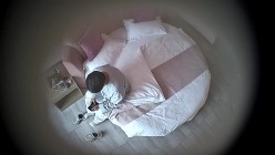 酒店偷拍 乖乖女学生掏出书包内藏的情趣黑丝疯狂深蹲爱拍摄胖男 截图7