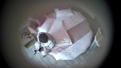 酒店偷拍 乖乖女学生掏出书包内藏的情趣黑丝疯狂深蹲爱拍摄胖男 截图8