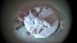 酒店偷拍 乖乖女学生掏出书包内藏的情趣黑丝疯狂深蹲爱拍摄胖男 截图14