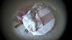 酒店偷拍 乖乖女学生掏出书包内藏的情趣黑丝疯狂深蹲爱拍摄胖男 截图15