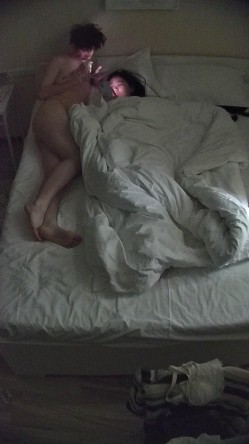 酒店偷拍 反差婊戴眼镜的骚女换开档黑丝和女仆装和男友尽情做爱 截图16