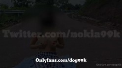 【羡煞狼友！姐妹花共事一夫】泰国被豢养姐妹女奴「Leo99k」OF日常户外3P野合日记 截图1
