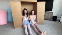 清纯留学生，露脸反差婊【lucymochi】给白人黑人当狗肏，双通调教道具女同啪啪 截图4