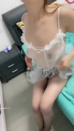 【熟女福利】快手丝袜熟女团队，【花嫂】福利视频30V 超级骚，特别骚气的少妇 截图3