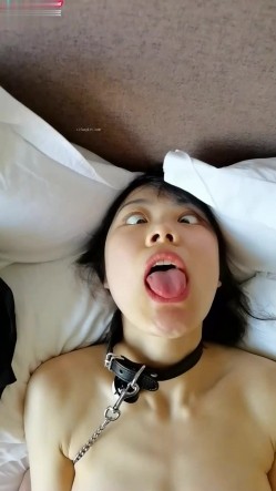 调教的极品人妻 玩得真刺激，露脸淫荡，牵制母狗的骚逼，干得啊啊叫！ 截图2