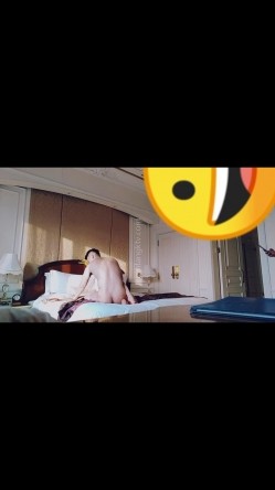 约炮推特大神『必有我师』极品反差婊被各种调教 群交乱操 后入高潮痉挛抽搐 截图1