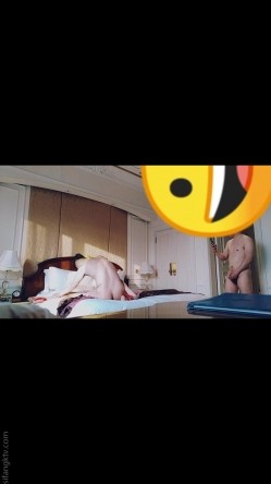 约炮推特大神『必有我师』极品反差婊被各种调教 群交乱操 后入高潮痉挛抽搐 截图2