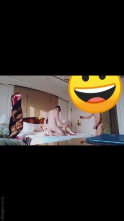 约炮推特大神『必有我师』极品反差婊被各种调教 群交乱操 后入高潮痉挛抽搐 截图10