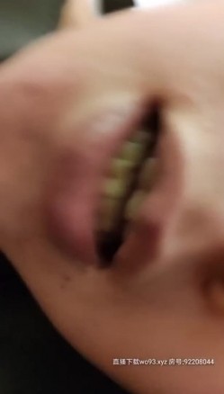 英语老师『艾达』被校长SM 狗链小皮鞭乳夹调教小母狗 认真舔主人肉棒求内射 截图15