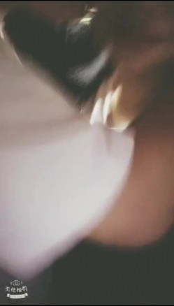 “抓我奶子，猛一点宝贝”对话超淫荡 ️顶级骚母狗大奶肥臀御姐【雪儿】群福利，户外3P紫薇各种无套内射，叫声真心受不了 截图5