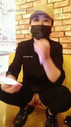 饭馆老板娘，生意不好做黄播下海捞金，边包饺子包紫薇，满手沾满淫水的饺子你想吃么，骚浪贱货阿姨！ 截图12