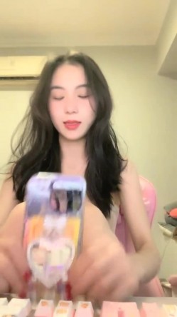 核弹！女神被干废了【娜娜酱呀】啪啪~裸舞~喷水清纯美少女，苗条可人 截图6