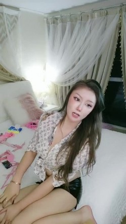 北欧混血黑丝高跟女模特，全程露脸跟小哥激情啪啪，淫声荡语诱惑不断，各种口交大鸡巴多体位暴力抽插呻吟 截图9