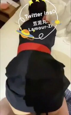 推特东航乘务员极品空姐【豆泥丸】福利私拍，足交啪啪女神骚起来是真顶，170完美长腿炮架 截图3