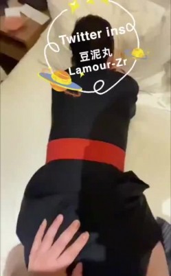 推特东航乘务员极品空姐【豆泥丸】福利私拍，足交啪啪女神骚起来是真顶，170完美长腿炮架 截图4