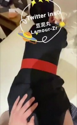 推特东航乘务员极品空姐【豆泥丸】福利私拍，足交啪啪女神骚起来是真顶，170完美长腿炮架 截图5