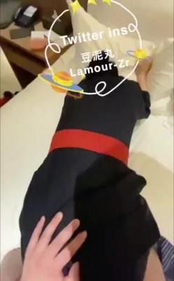 推特东航乘务员极品空姐【豆泥丸】福利私拍，足交啪啪女神骚起来是真顶，170完美长腿炮架 截图6