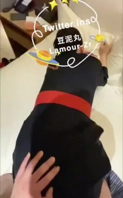 推特东航乘务员极品空姐【豆泥丸】福利私拍，足交啪啪女神骚起来是真顶，170完美长腿炮架 截图7