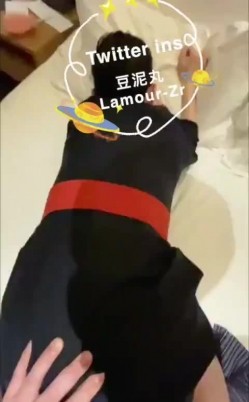 推特东航乘务员极品空姐【豆泥丸】福利私拍，足交啪啪女神骚起来是真顶，170完美长腿炮架 截图8