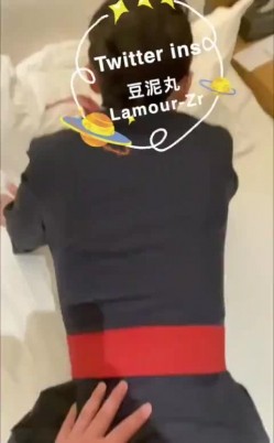 推特东航乘务员极品空姐【豆泥丸】福利私拍，足交啪啪女神骚起来是真顶，170完美长腿炮架 截图13