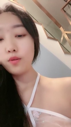 新人下海露脸情趣装诱惑，白丝小少妇透明装漏着骚奶子跟狼友互动撩骚，揉奶玩逼自己抠穴呻吟，表情好骚水多 截图16