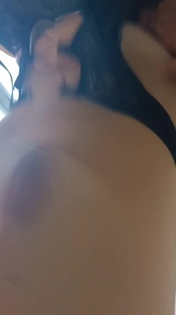 《贵在真实反差淫妻》顶级绿帽刷锅狠人，私密交流群东北夫妻淫乱群交内容曝光，商场户外超市露出3P野战相当开放 截图16