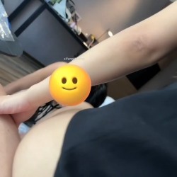 超顶级绿帽博主，【暖暖小淫妻】下，看老婆被各单男干，95年的，超级骚，还有3P 截图15