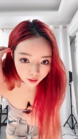 绿播舞蹈系尤物【无虞】顶级完美身材 狂跳抖音热门歌曲 奶子时不时的蹦出来相当的哇塞 截图12
