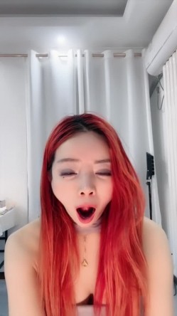 绿播舞蹈系尤物【无虞】顶级完美身材 狂跳抖音热门歌曲 奶子时不时的蹦出来相当的哇塞 截图16