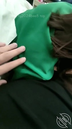 正和丈母娘艹逼中，老婆突然间醒了，差点吓软了 截图5