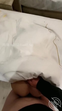 正和丈母娘艹逼中，老婆突然间醒了，差点吓软了 截图15