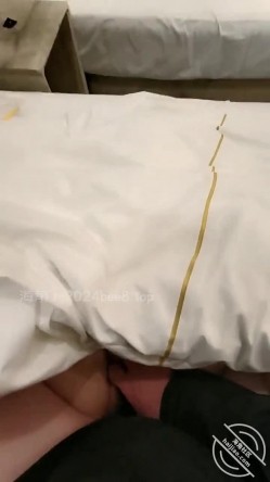正和丈母娘艹逼中，老婆突然间醒了，差点吓软了 截图16