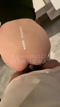 推特68万良家杀手「我的枪好长」付费资源 新泡的女大玩的真大，主动舔脚自己动，感觉自己像被强奸了 截图13
