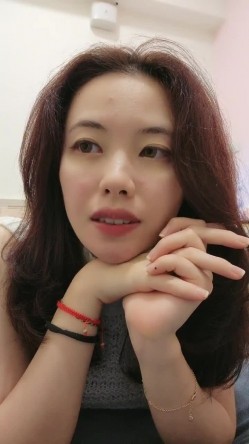 首次闺蜜大屌操【台湾小飘飘】辣眼互动 蹭裆 揉奶头 刺激 截图6