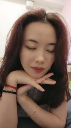 首次闺蜜大屌操【台湾小飘飘】辣眼互动 蹭裆 揉奶头 刺激 截图8