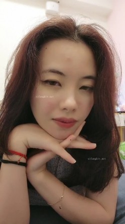 首次闺蜜大屌操【台湾小飘飘】辣眼互动 蹭裆 揉奶头 刺激 截图9