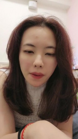 首次闺蜜大屌操【台湾小飘飘】辣眼互动 蹭裆 揉奶头 刺激 截图15