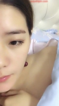 网红脸E奶美女主播和大鸡巴炮友啪啪 乳交口爆 老汉推车 普通话对白淫荡 截图3