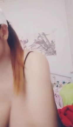 巨乳风骚少妇穿着开档网丝插穴自慰 很是淫荡啊 截图5
