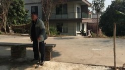 天花板露出狂人御姐【cikaimoon】付费，更大胆直接，当着老农的面直接脱光 截图13