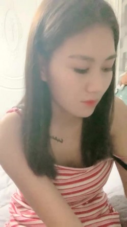 甜美御姐，30岁的女人，就要放肆地玩，【彤姨在线中】，户外车上吃鸡内射，不过瘾，家中黑丝情趣再迎大鸡巴 截图1