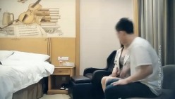 七天高端外围 双飞极品美女 截图2